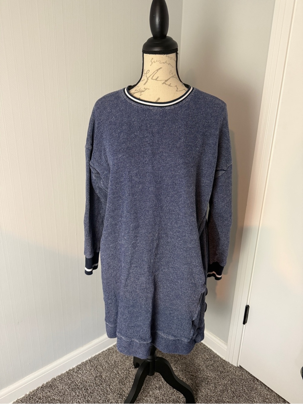 Vineyard Vines varsity sweatshirt dress size Large super comfy!